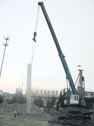 基桩公司新购静压桩机投入使用