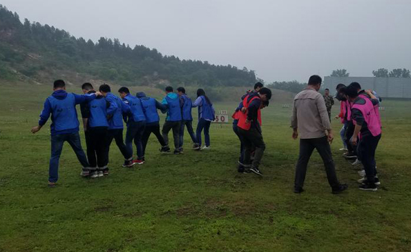 “奋斗的青春最精彩” ——我队组织青年职工开展户外拓展训练活动