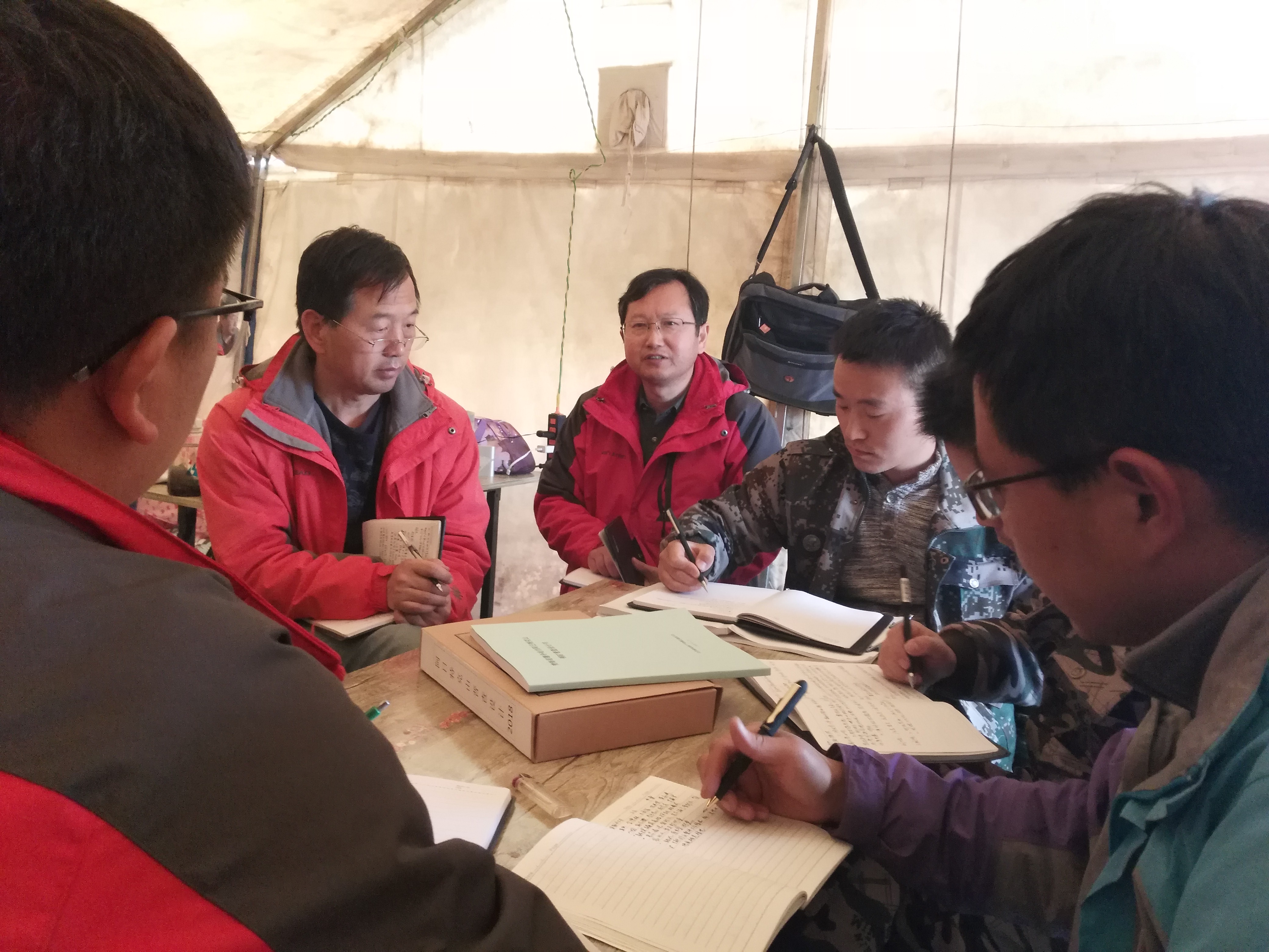 青海省德令哈市铜矿普查项目组召开工作会议