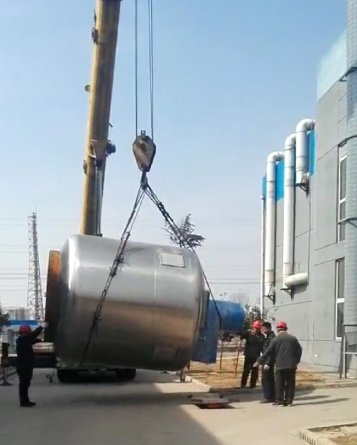 涂料厂大型水性漆调漆釜顺利就位