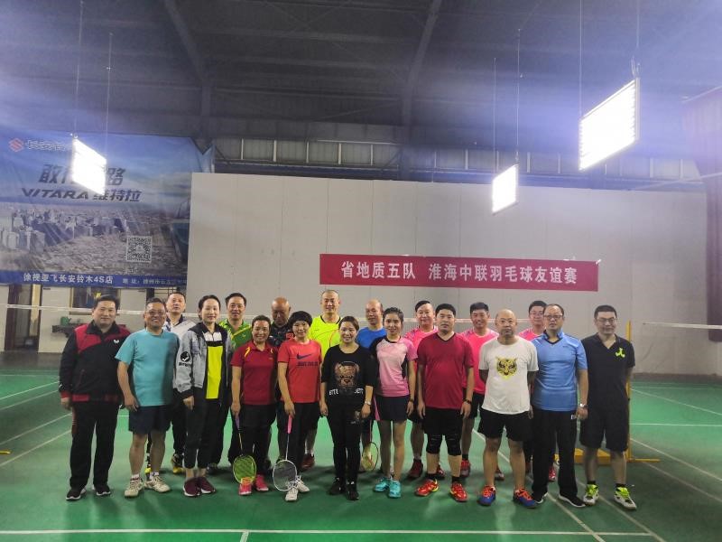 我队与淮海中联举办羽毛球友谊赛