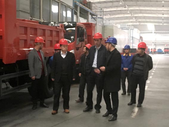 队长王善丰一行到涂料厂湖北大运办事处进行调研慰问