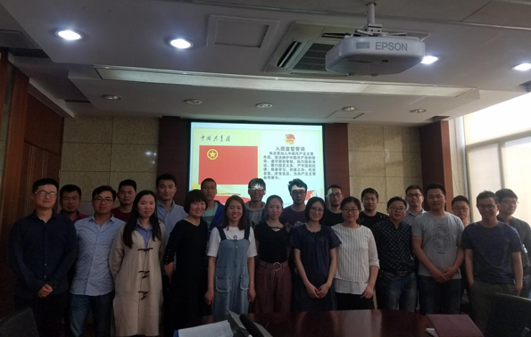 “高举团旗跟党走，青春建功新时代” ——队团委开展主题团日系列活动