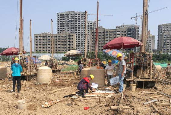 烈日炎炎施工忙