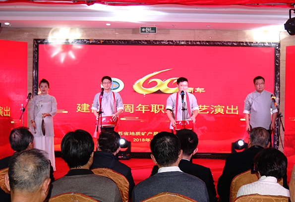 队举办庆祝建队六十周年职工文艺汇演