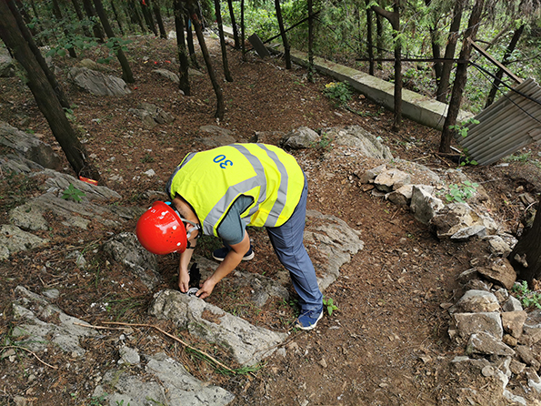 徐州技术中心应急处理一起崩塌险情