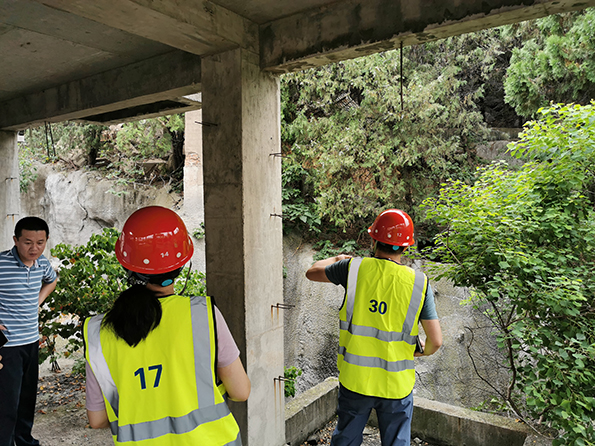徐州技术中心应急处理一起崩塌险情