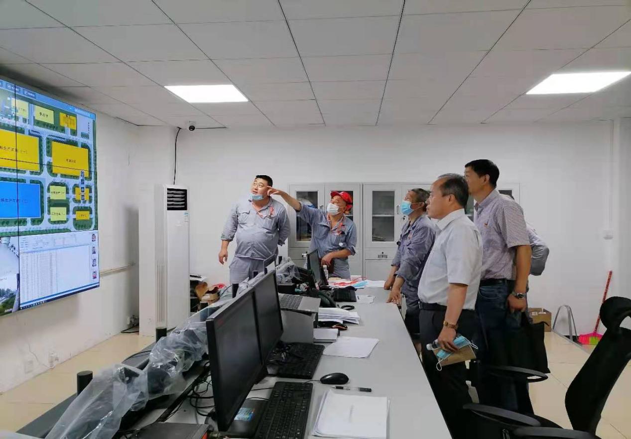 周贤金到涂料厂调研指导工作
