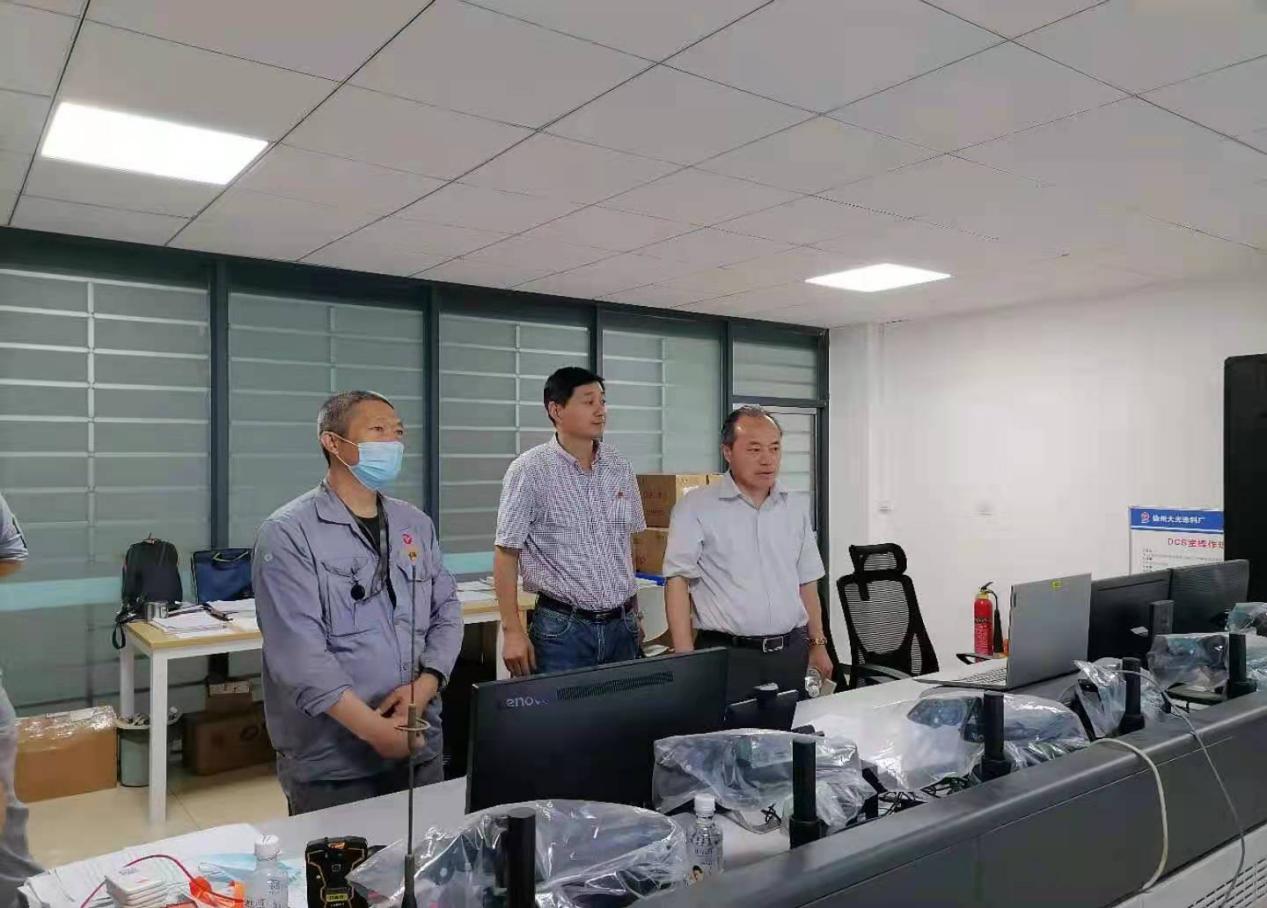 周贤金到涂料厂调研指导工作