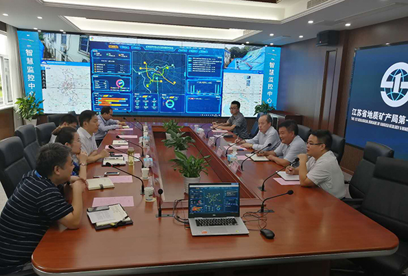 周贤金一行赴地质一队学习交流监测工作